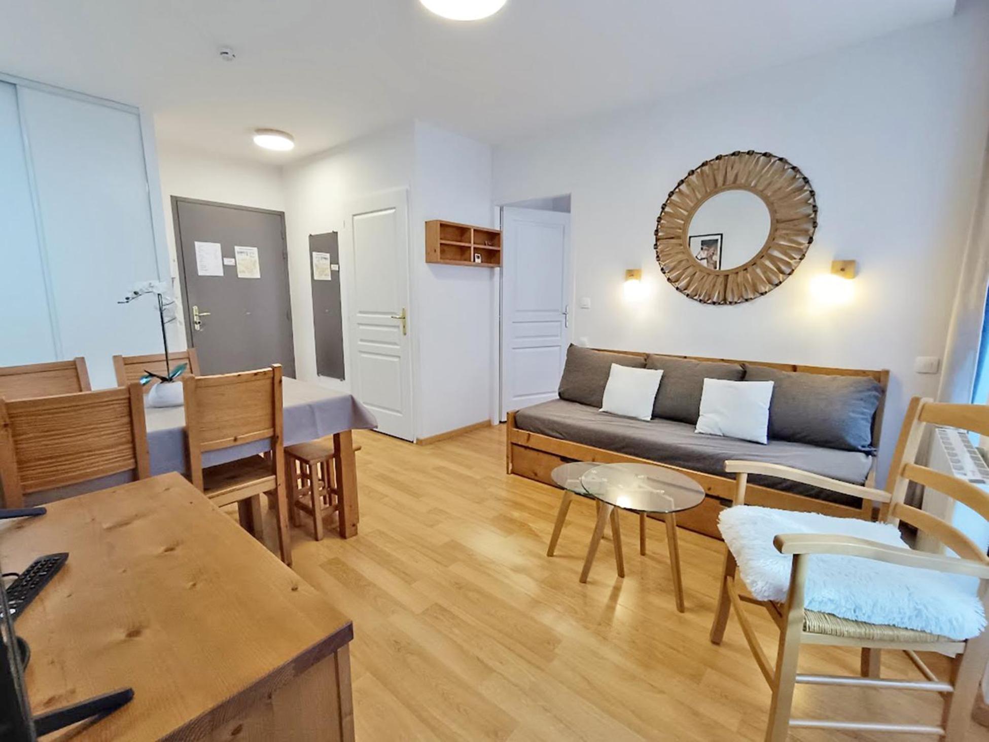 Appartement L'eterlou, T3, Centre Luchon, Wifi, Casier A Skis, Ascenseur, 6 Personnes *