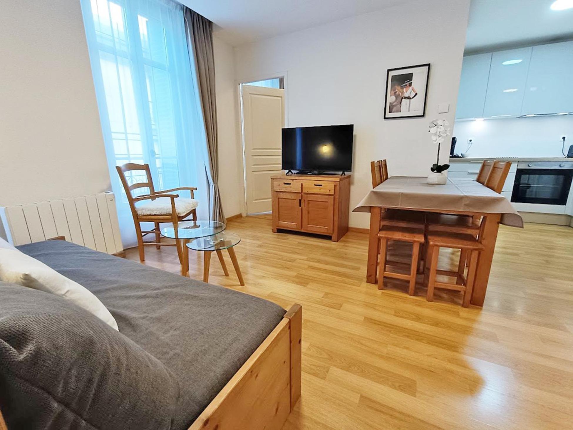 L'eterlou, T3, Centre Luchon, Wifi, Casier A Skis, Ascenseur, 6 Personnes * Bagnères-de-Luchon