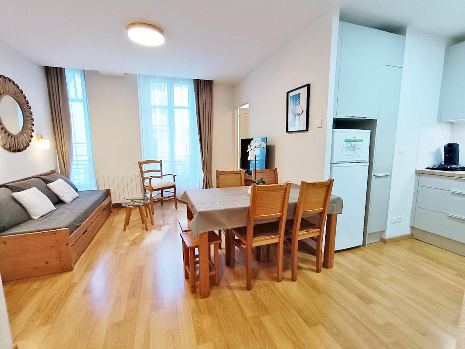 L'eterlou, T3, Centre Luchon, Wifi, Casier A Skis, Ascenseur, 6 Personnes *